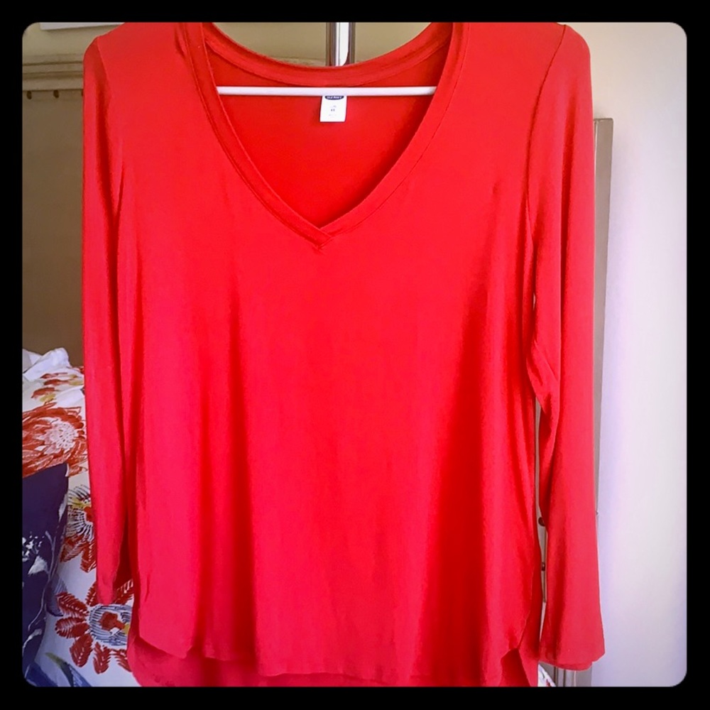 Red 3/4 sleeve shirt. Perfect for work.